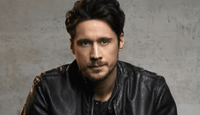 Peter Gadiot Bio and Early Life